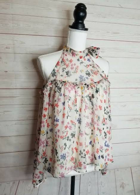 Zara Off-Shoulders Floral Top (Category: Blouses) located in Quezon City. Submitted by cheetowsz (Listing ID 1428185879, Image 3). Description: Grabbed the last photo from the net. I don't have a when-worn photo of it, as it doesn’t actually fit me. Buyer will shoulder shipping fee 😊 .