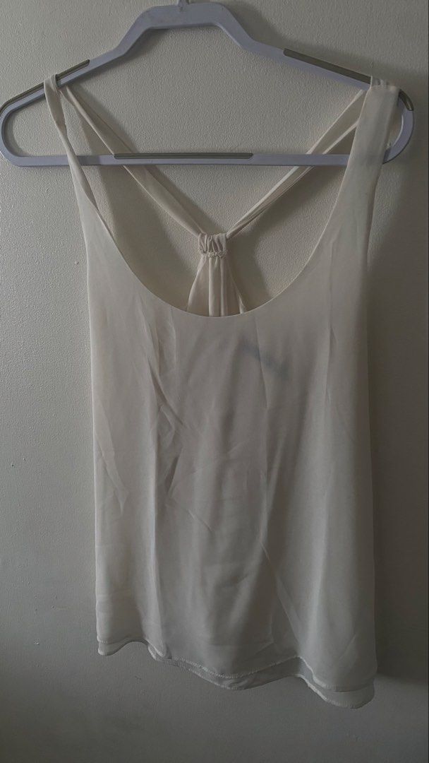 Zara Trafaluc White Tank Top Flowy (Category: Sleeveless) located in Manila. Submitted by mlat_8 (Listing ID 1428098265, Image 1). Description: Fits best xs-s white flowy tank top rfs: doesn't fit me mop: gcash/cod thru lalamove delivery: lalamove.