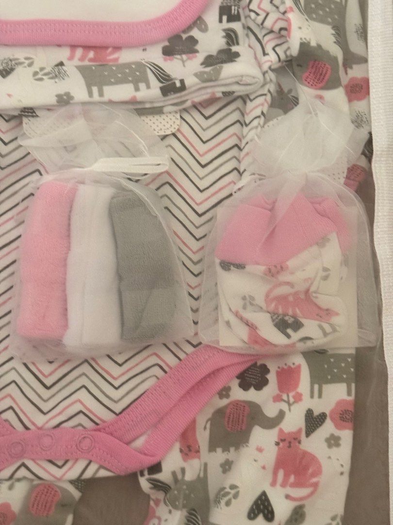 8-Piece Baby Clothes Set (Category: Babies & Kids Fashion) located in Makati City. Submitted by patchmaru (Listing ID 1428302478, Image 2). Description: Brand new with tag, bought at SM. 8pc baby clothes set (onesie, pants, socks, mittens, hat, bib etc). Perfect for nesting mommas 🙂 📍Mandaluyong City .