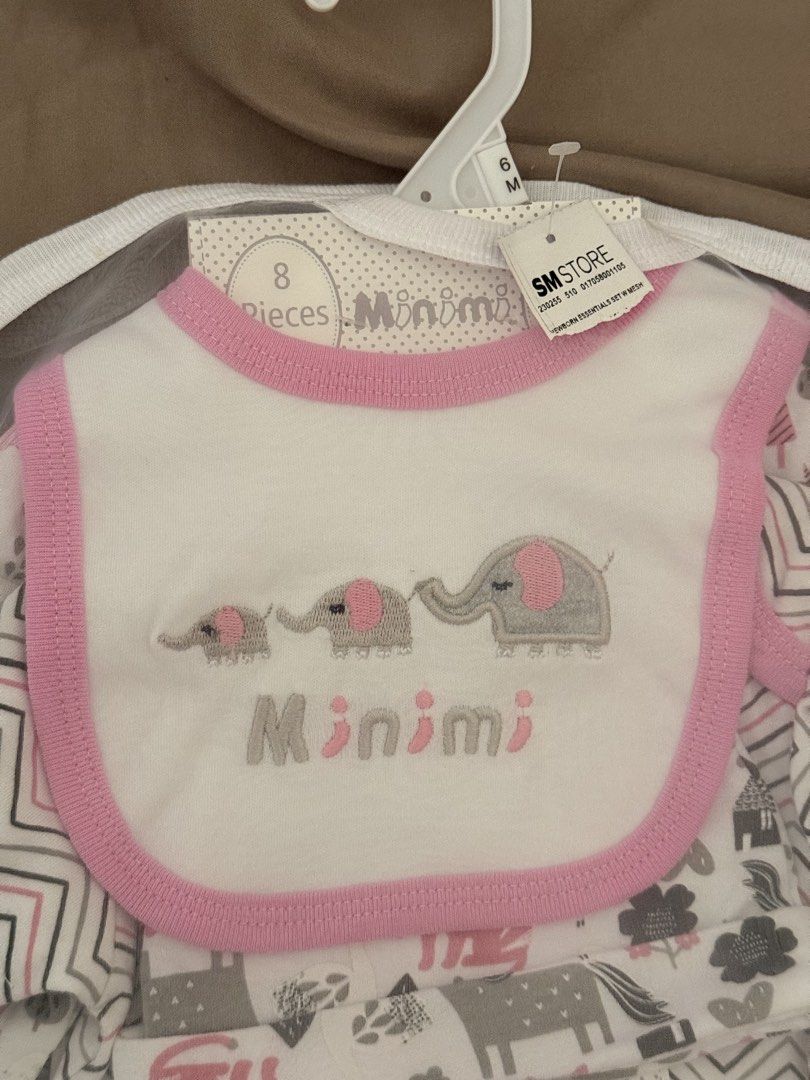 8-Piece Baby Clothes Set (Category: Babies & Kids Fashion) located in Makati City. Submitted by patchmaru (Listing ID 1428302478, Image 3). Description: Brand new with tag, bought at SM. 8pc baby clothes set (onesie, pants, socks, mittens, hat, bib etc). Perfect for nesting mommas 🙂 📍Mandaluyong City .