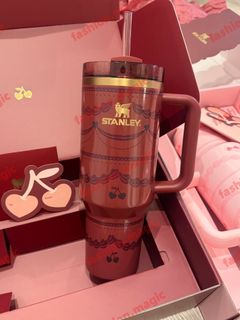 (Category: ) located in . Submitted by fashion.luxe (Listing ID 1428410928, Image 1). Description: .