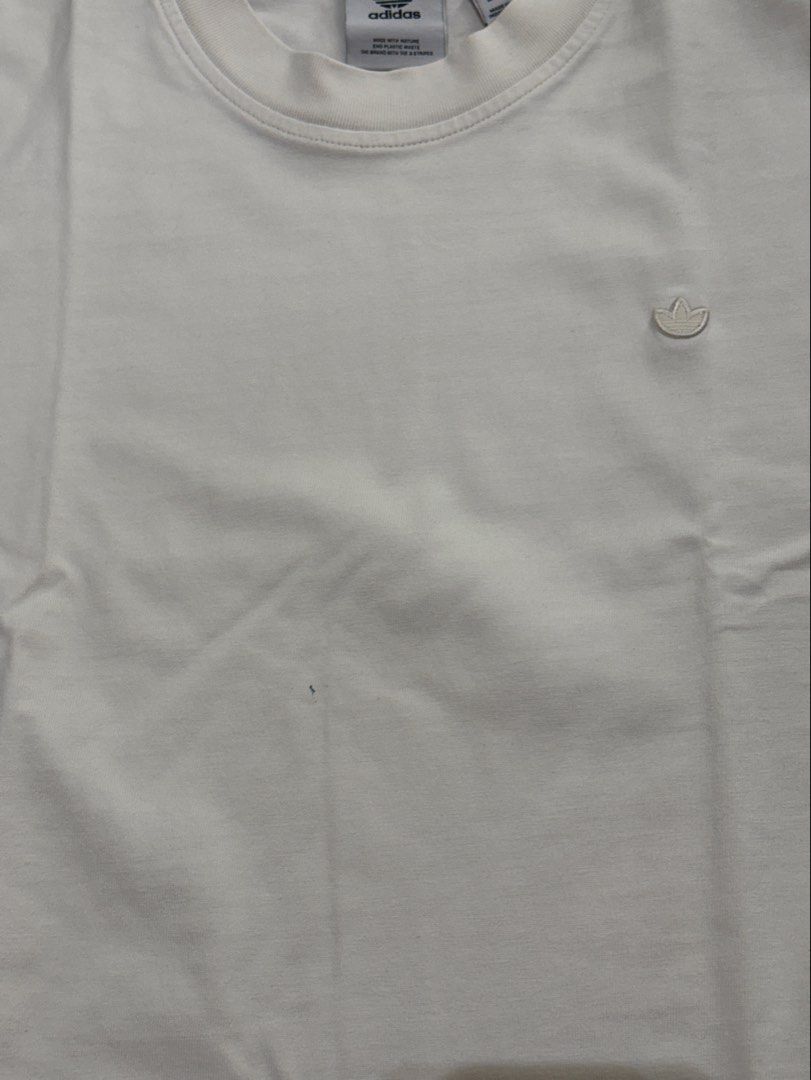 Adidas Adicolor Tempo T-shirt (Category: Tshirts & Polo Shirts ) located in Makati City. Submitted by powellv (Listing ID 1428393726, Image 2). Description: Minor flaw: ink stain in front Rfs: decluttering Price firm + SF Could ask for more photos through dm.