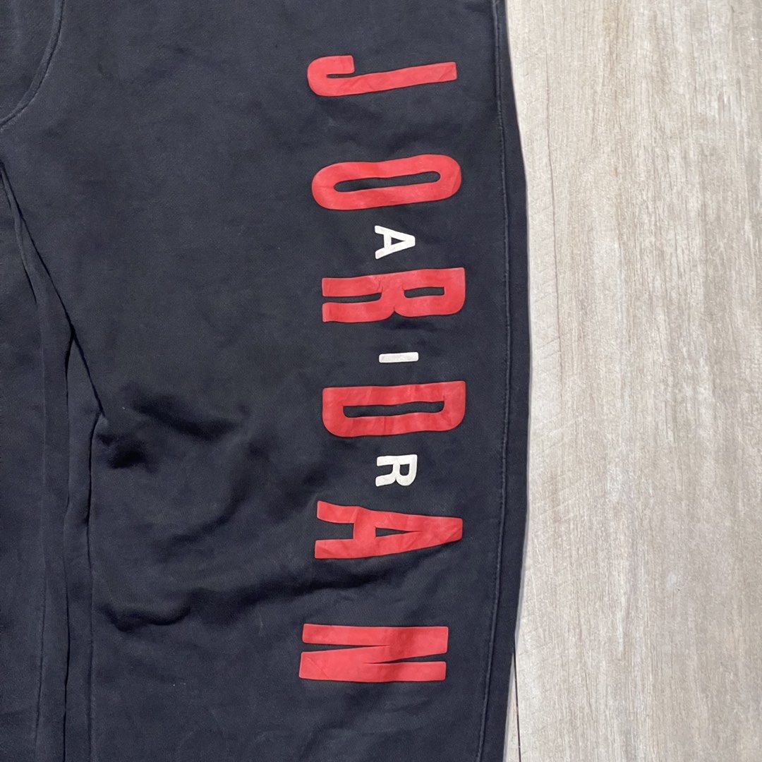 Air Jordan Puffed Spell Out Joggers (Category: Joggers) located in Rizal. Submitted by 92nd.sc (Listing ID 1428345936, Image 3). Description: WIDTH: 28-34 LENGTH: 40 LO: 6 CONDITION: GOOD ISSUE: UNOTICABLE CRACKS Air Jordan Spell Out Joggers. Features the iconic Jumpman logo and the brand name spelled out on the side. These joggers are perfect for casual wear, offering both style and comfort. Made with quality materials, these joggers are designe
