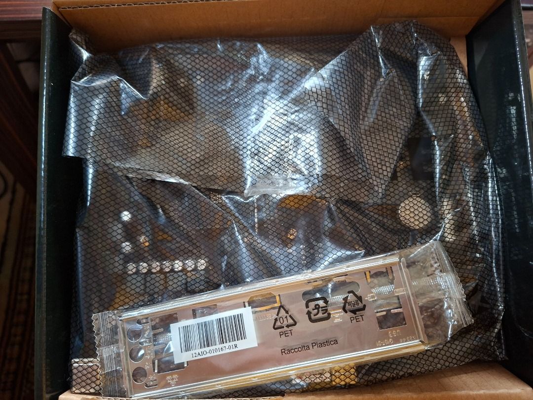 B450 mobo (Category: Computer Parts) located in Baguio. Submitted by invoker12.2ad (Listing ID 1428394660, Image 3). Description: 1 week used andito pa resibo.. Rfs ..nag upgrade ng b550.