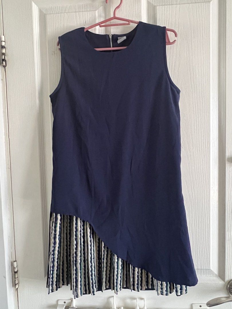 Bayo Sleeveless Dress (Category: Dresses) located in Pasay City. Submitted by questionmart (Listing ID 1428420188, Image 1). Description: Unused just stored.