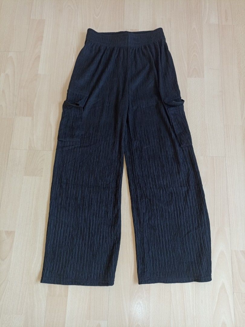 Black Pallazo (Category: Other Bottoms) located in Bayan Lepas. Submitted by klc780053941 (Listing ID 1428259721, Image 1). Description: .