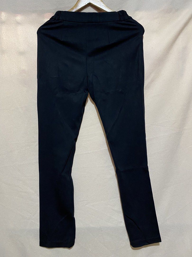 Black Pants with issue (Category: Other Bottoms) located in Caloocan City. Submitted by declutterbycha (Listing ID 1428393957, Image 3). Description: -garterized -tahiin na lang po ang stitching issues 💰MODE OF PAYMENT: Unionbank, Maribank, Gotyme, Gcash 📦MODE OF DELIVERY: LBC Express, J & T Express, Grab, Lalamove .