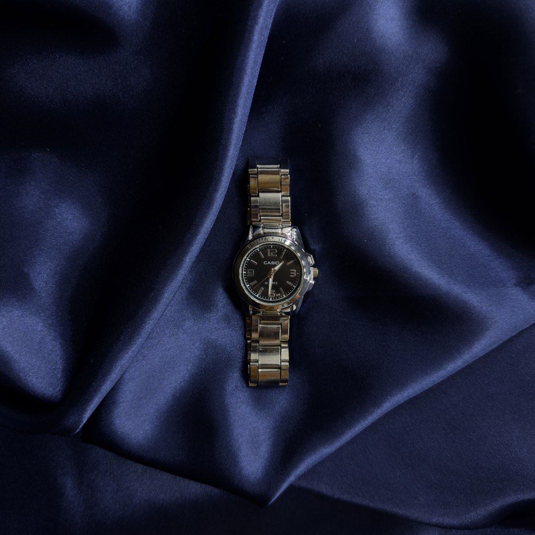 Casio Watches Vintage - Silver and Black (Category: Women's Watches) located in Manila. Submitted by sourcedbymissella_ (Listing ID 1428396317, Image 3). Description: Brand new ✍🏻 NOT GUARANTEED ORIGINAL 🚫 450 + Shipping fee (shouldered by buyer) 📦 Additional Payment for boxes 💸 PM FOR DESIGNS 📩 FIXED PRICE ☝🏻.