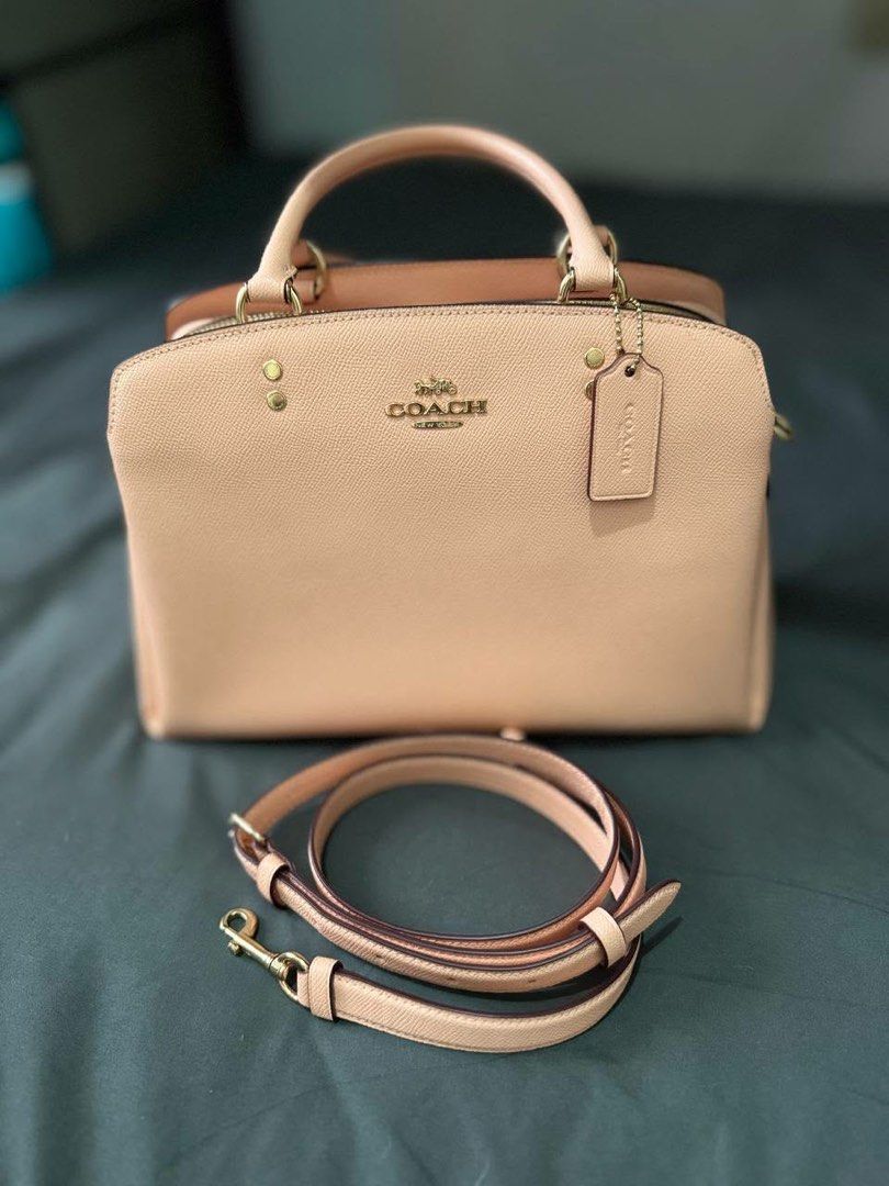 Coach Lillie Carryall (Category: Luxury Bags & Wallets) located in Las Pinas. Submitted by chelooooogs (Listing ID 1428408869, Image 2). Description: **This is seasonal release color **Lillie Carryall (Large) size 12.75”L x 8.75”H **with adjustable & detachable long strap **Used once, but no sign of usage (like new) **Guaranteed authentic.