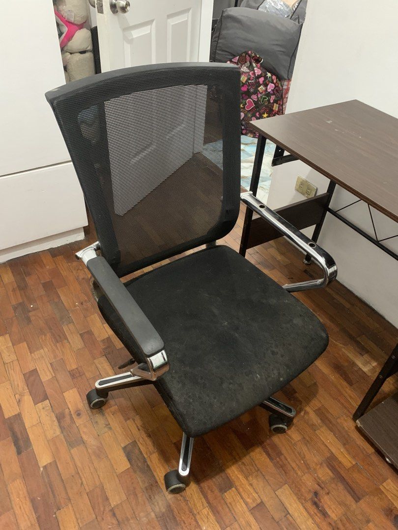 Computer Desk with Chair / Study table SET (Category: Office Furniture & Fixtures) located in Manila. Submitted by memoryspaceofsy (Listing ID 1428372505, Image 3). Description: FOR SALE SET💕 RSF: want to upgrade🥹💕 LOC: MAKATI .