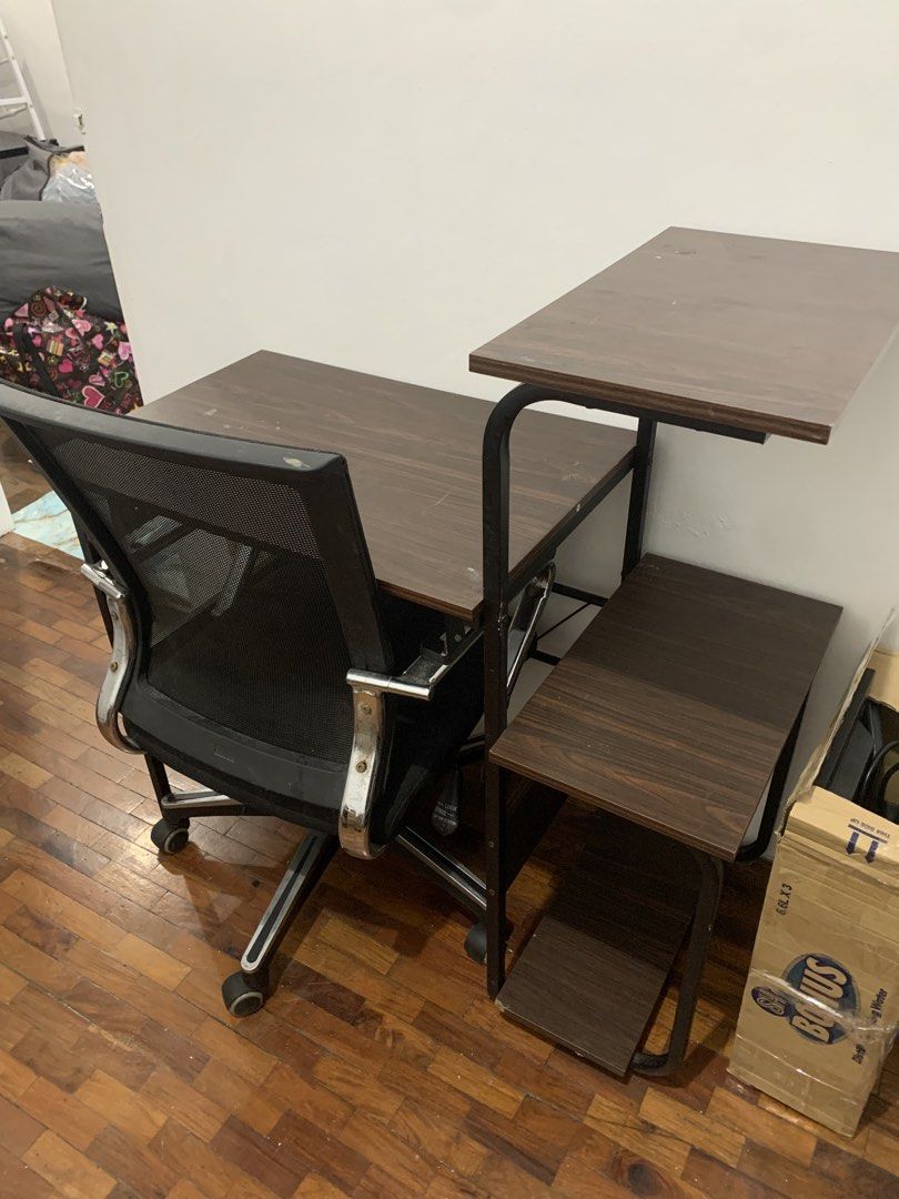 Computer Desk with Chair / Study table SET (Category: Office Furniture & Fixtures) located in Manila. Submitted by memoryspaceofsy (Listing ID 1428372505, Image 1). Description: FOR SALE SET💕 RSF: want to upgrade🥹💕 LOC: MAKATI .