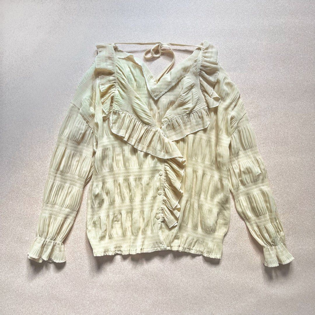 light yellow ruffle oversized button down long sleeve blouse top (Category: Blouses) located in Manila. Submitted by ekses (Listing ID 1428344289, Image 1). Description: - this is cute ww - oversized fit laid flat measurements width: 21” length: 21” shoulder length: 18”.