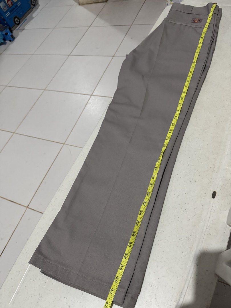 Dickies 874 Original fit (Category: Trousers) located in Santa Cruz. Submitted by christopher119 (Listing ID 1428404032, Image 3). Description: BEST FIT SIZE 28 COLOR SILVER GREY USE ONCE STIFF TEXTURE ALMOST NEW.