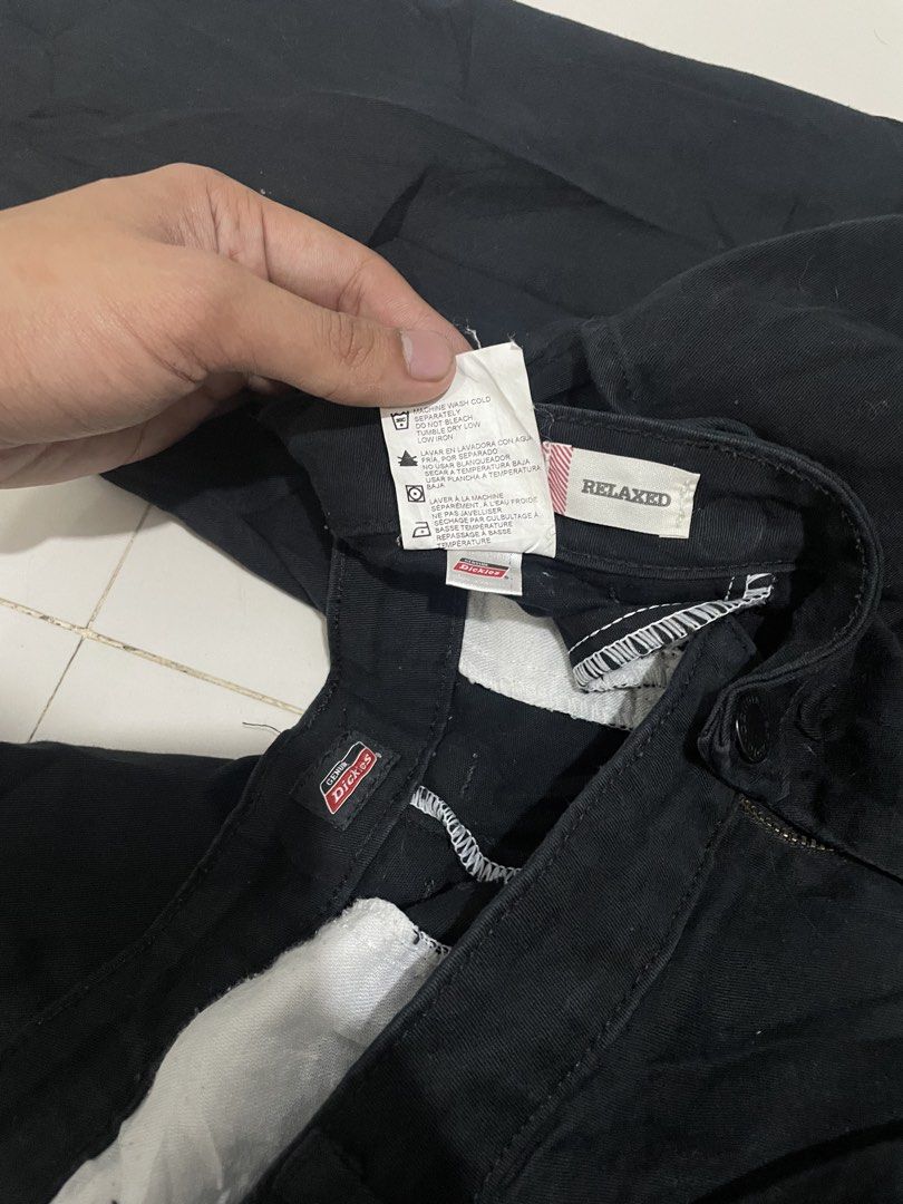 Dickies Relaxed Fit Black Pants (Category: Jeans) located in Cavite. Submitted by rncthrifting (Listing ID 1428396661, Image 2). Description: 36 waist 40 Length .