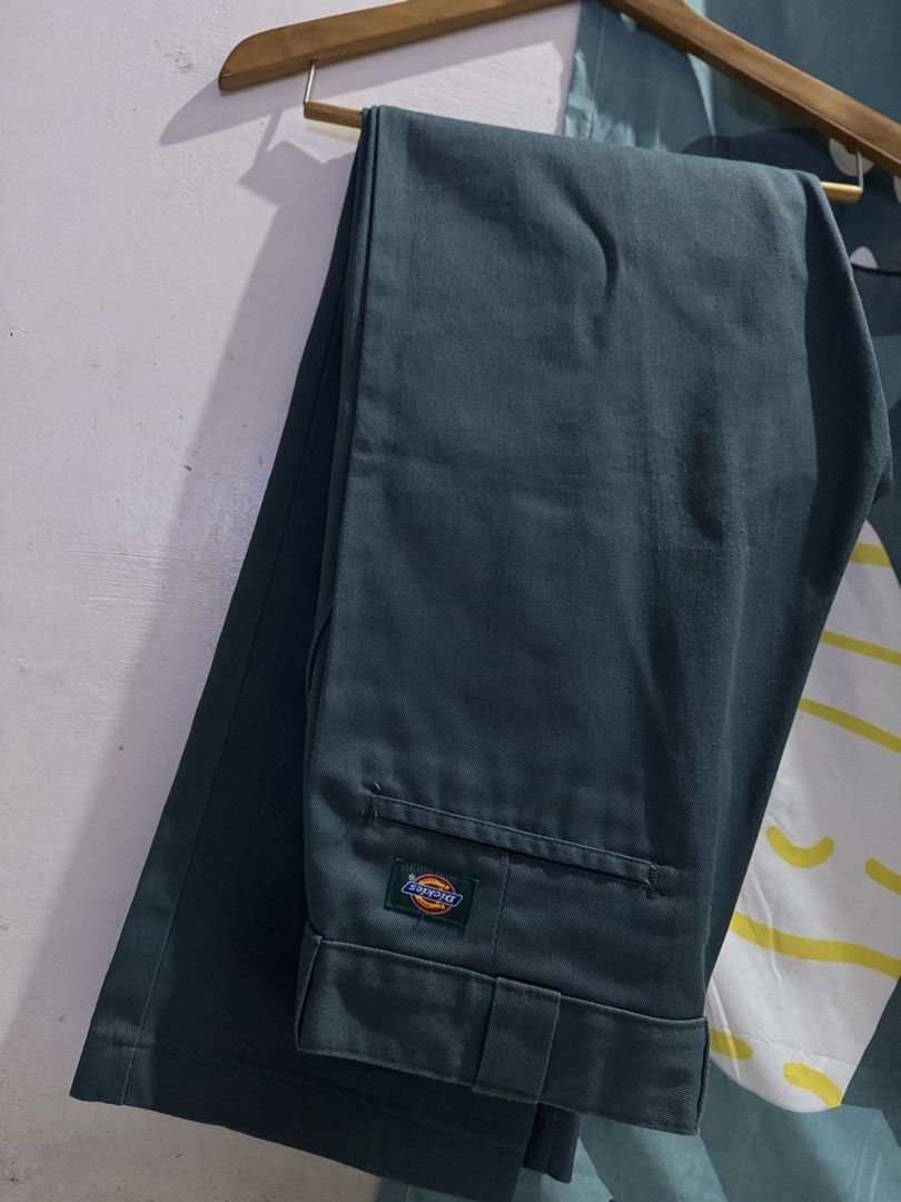 Dickies Work Pants (Category: Jeans) located in Santa Cruz. Submitted by christopher119 (Listing ID 1428401751, Image 1). Description: Best Fit Size 28 Color Hunter green Use Once slight new Siff texture.