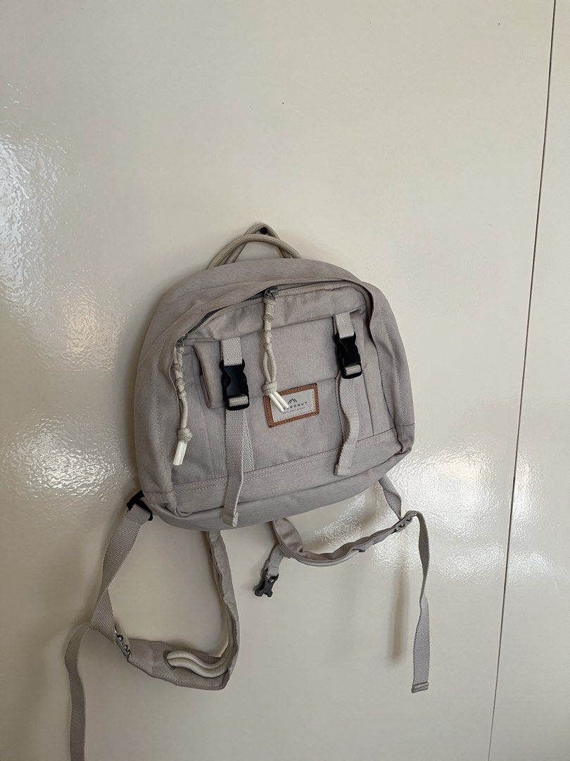 Doughnut Backpack (Category: Backpacks) located in Pagsanjan. Submitted by luandeclutter (Listing ID 1428323128, Image 1). Description: Needs wash.