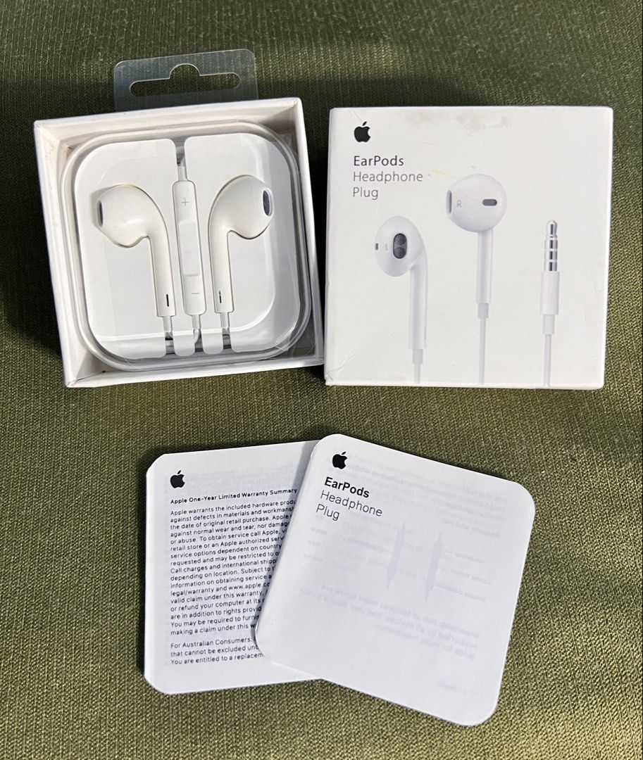 EarPods Headphone Plug 3.5mm (Category: Earphones) located in Manila. Submitted by as_onlineshop11 (Listing ID 1428358178, Image 1). Description: .
