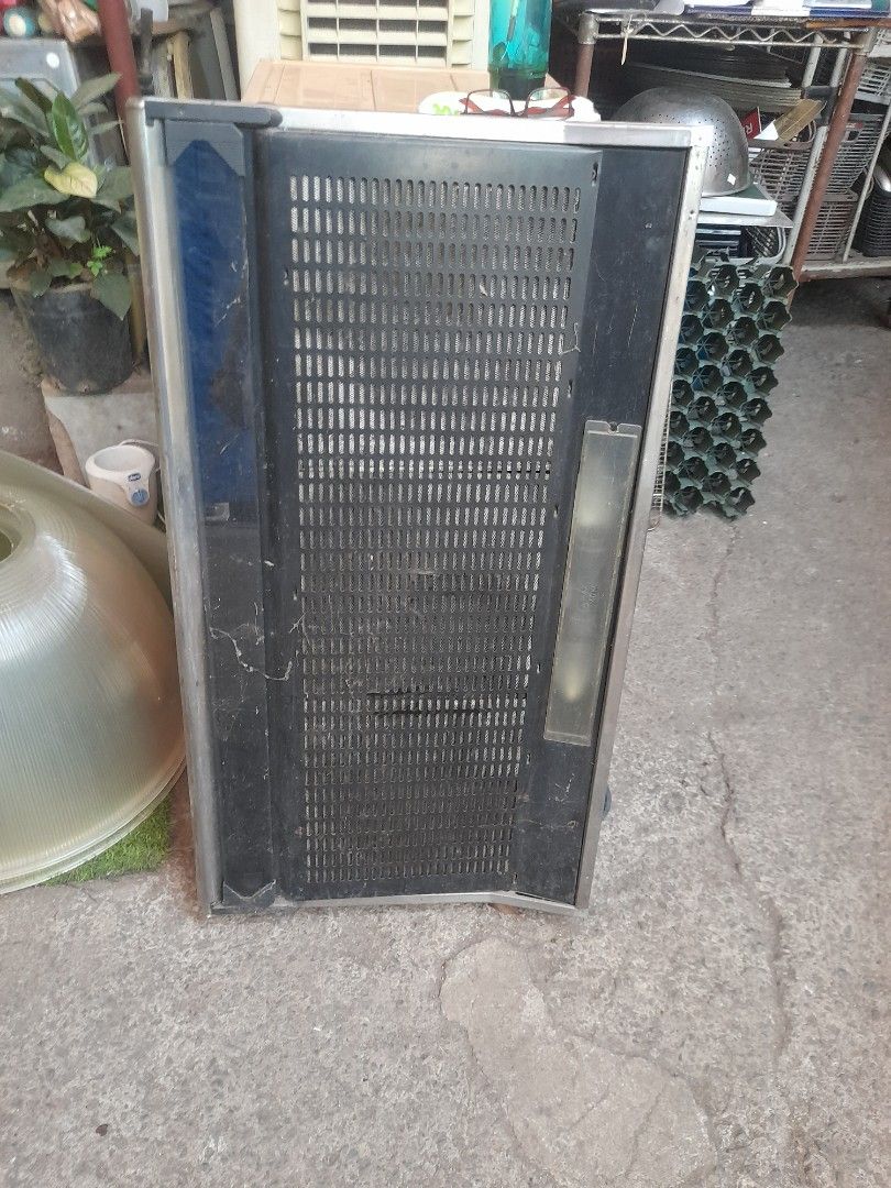 Elba Range Hood (Category: Other Kitchen Appliances) located in Valenzuela. Submitted by newbear.425b6e (Listing ID 1428298181, Image 2). Description: Elba range hood surplus 4500 only. working.