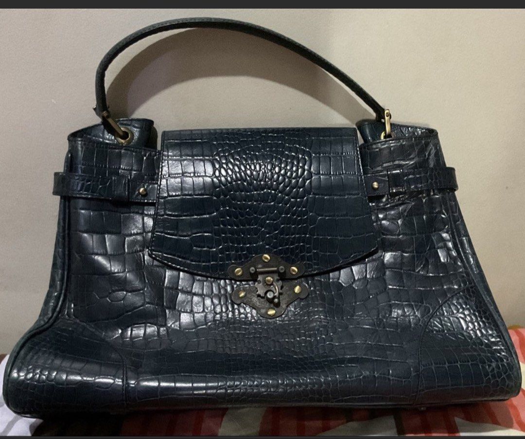 FINO Leatherware Crocodile-Embossed Handbag (Category: Luxury Bags & Wallets) located in Marikina City. Submitted by takealongs (Listing ID 1428363949, Image 1). Description: I bought this here in Carousel a few days ago but I did not not notice the measurements. Its too big for me so I’m selling it on a discounted price..