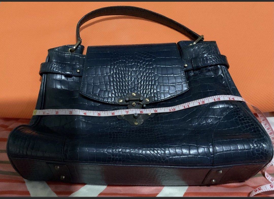 FINO Leatherware Crocodile-Embossed Handbag (Category: Luxury Bags & Wallets) located in Marikina City. Submitted by takealongs (Listing ID 1428363949, Image 3). Description: I bought this here in Carousel a few days ago but I did not not notice the measurements. Its too big for me so I’m selling it on a discounted price..