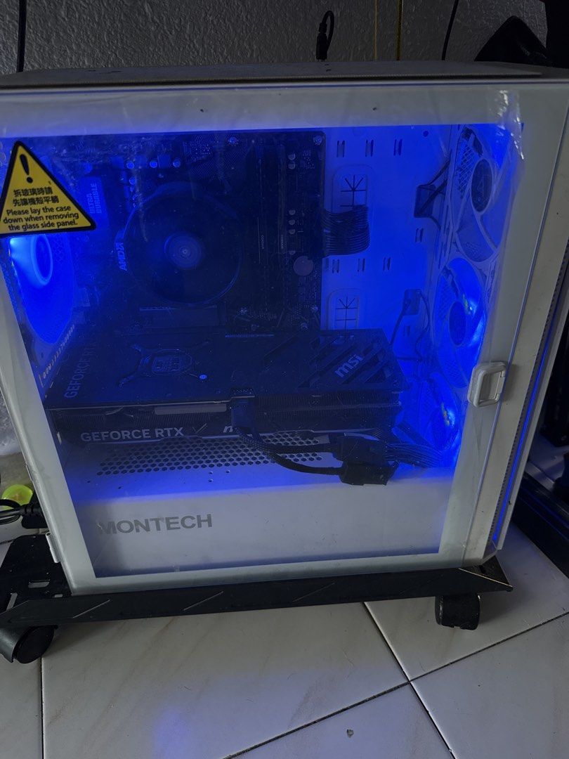 Gaming PC Setup with Dual Monitors413264484804208641