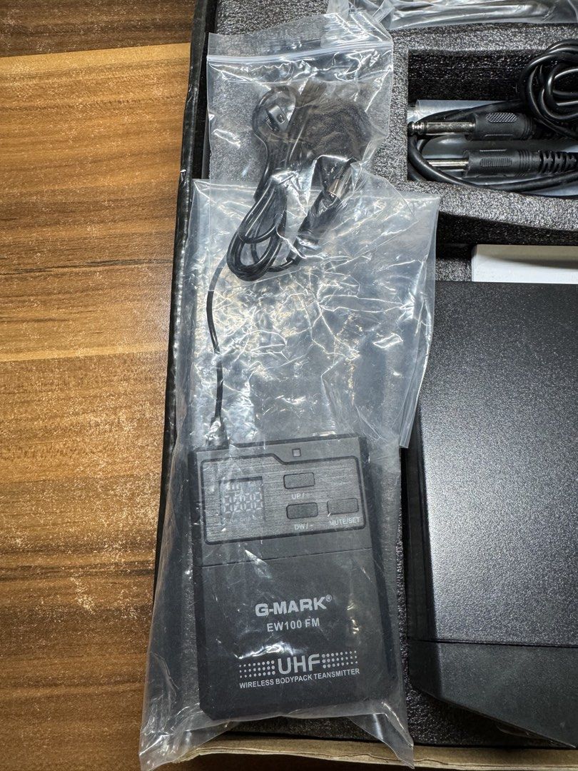 G-MARK EW100 FM UHF Wireless Microphone System414167322308782082