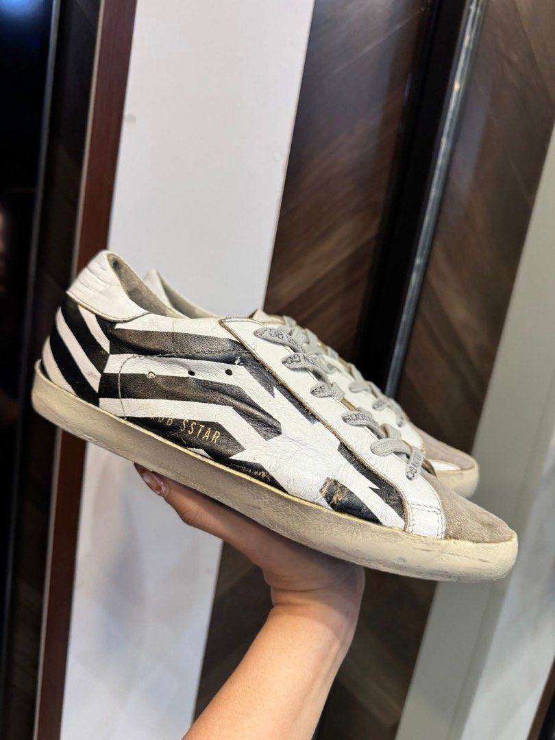 Golden Goose Superstar Sneakers (Category: Sneakers) located in Baliuag. Submitted by TRDSHOP (Listing ID 1428423165, Image 1). Description: Golden Goose SIZE: EU 37 23.5-24cm US 7.