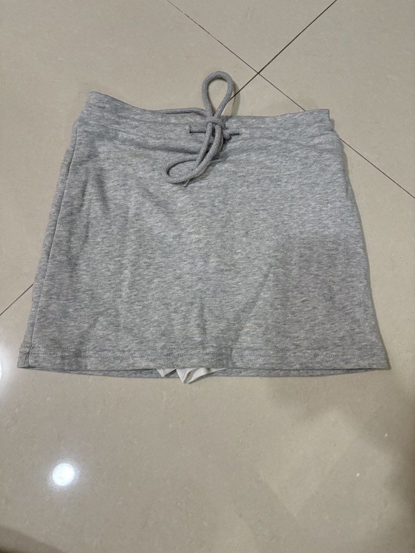 Grey Skirt with Safety Shorts (Category: Skirts) located in Manila. Submitted by nursingstudent2003 (Listing ID 1428286944, Image 1). Description: .
