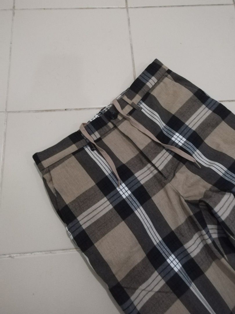 GU BY UNIQLO SMART ANKLE PANTS ( CHECKERED (Category: Trousers) located in Bulacan. Submitted by side.hustle11 (Listing ID 1428378410, Image 3). Description: GU BY UNIQLO SMART ANKLE PANTS ( CHECKERED SMALL WAISTLINE 29-32 LENGTH 37 EXCELLENT CONDITION 10/10 LOC BULACAN.