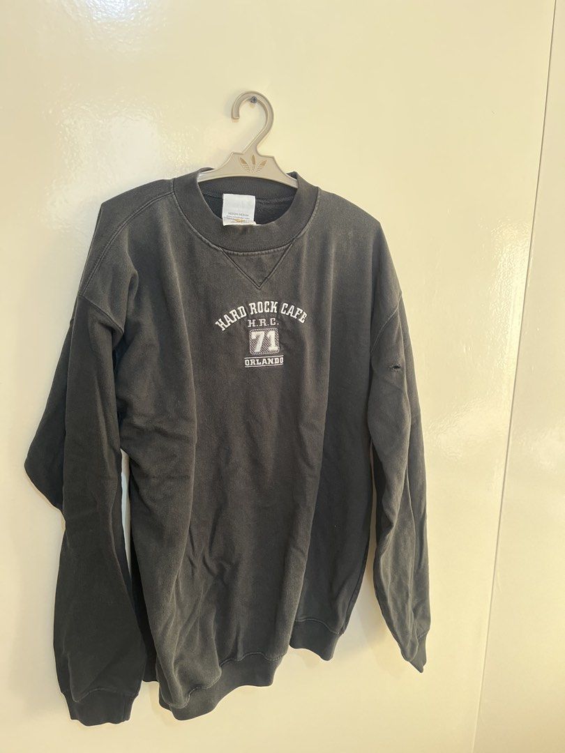 Hard Rock Cafe Sweatshirt (Category: Hoodies) located in Pagsanjan. Submitted by luandeclutter (Listing ID 1428331096, Image 1). Description: .