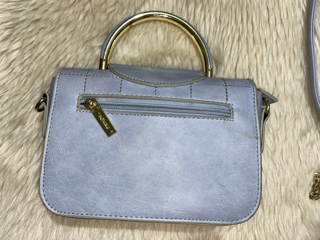 HOWRU Light Blue Handbag with Gold Handle (Category: Luxury Bags & Wallets) located in Caloocan City. Submitted by declutterbycha (Listing ID 1428394542, Image 2). Description: -used twice -kept for 2 years already 💰MODE OF PAYMENT: Unionbank, Maribank, Gotyme, Gcash 📦MODE OF DELIVERY: LBC Express, J & T Express, Grab, Lalamove .