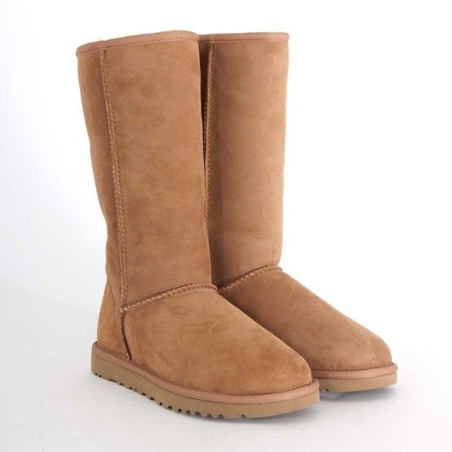 IM LOOKING!! ugg, winter boots, chestnut, snowboots, boots (Category: Boots) located in Pantukan. Submitted by winx.luck (Listing ID 1428345038, Image 1). Description: im size 35-37.
