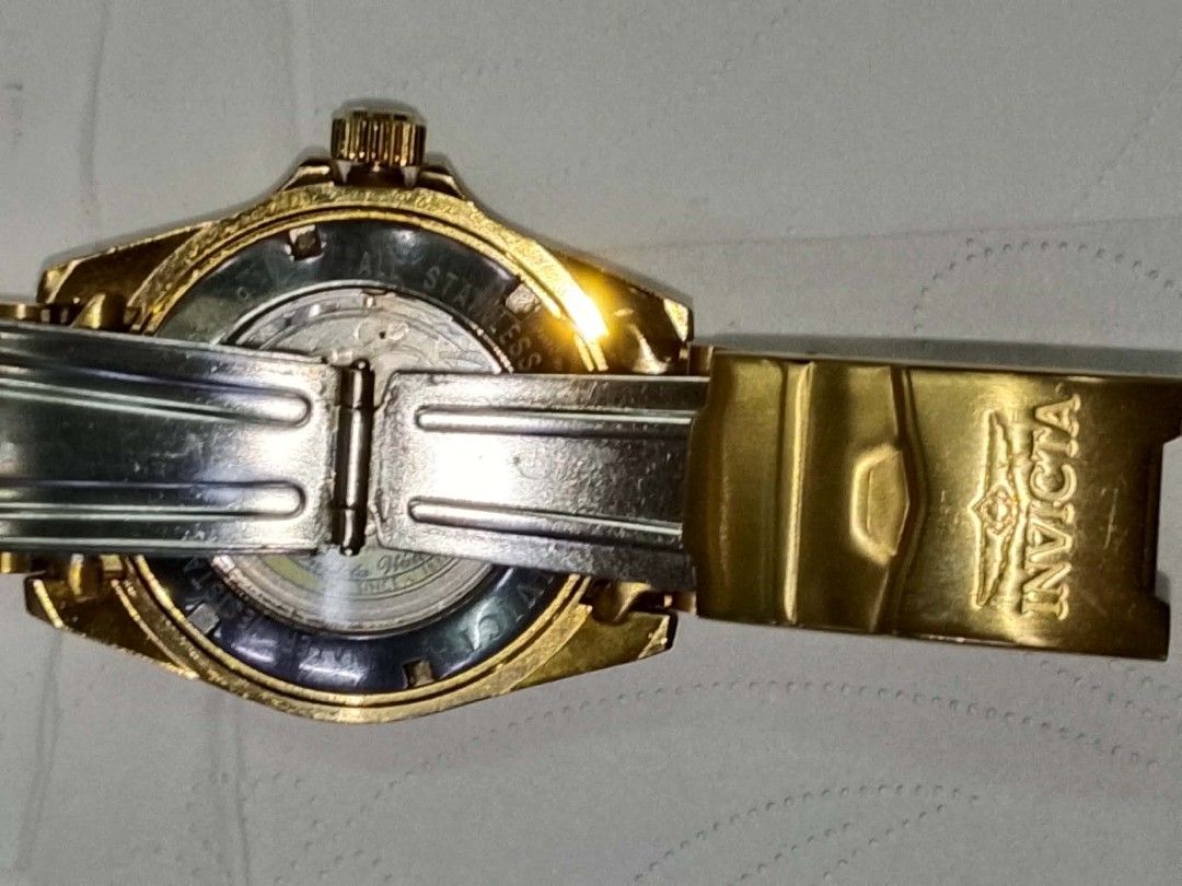 Invicta Pro Diver Automatic Watch (Category: Men's Watches) located in Manila. Submitted by buyandsellerlover278 (Listing ID 1428271261, Image 3). Description: Brand: Invicta Style: Men’s Sports/Automatic Watch Details: Stainless steel case and bracelet, uses Seiko NH35A automatic movement, water-resistant to 200m, brand logo on dial and clasp. Condition: Pre-owned, fully functional; some scratches on case. pm for more details location (cubao qc)