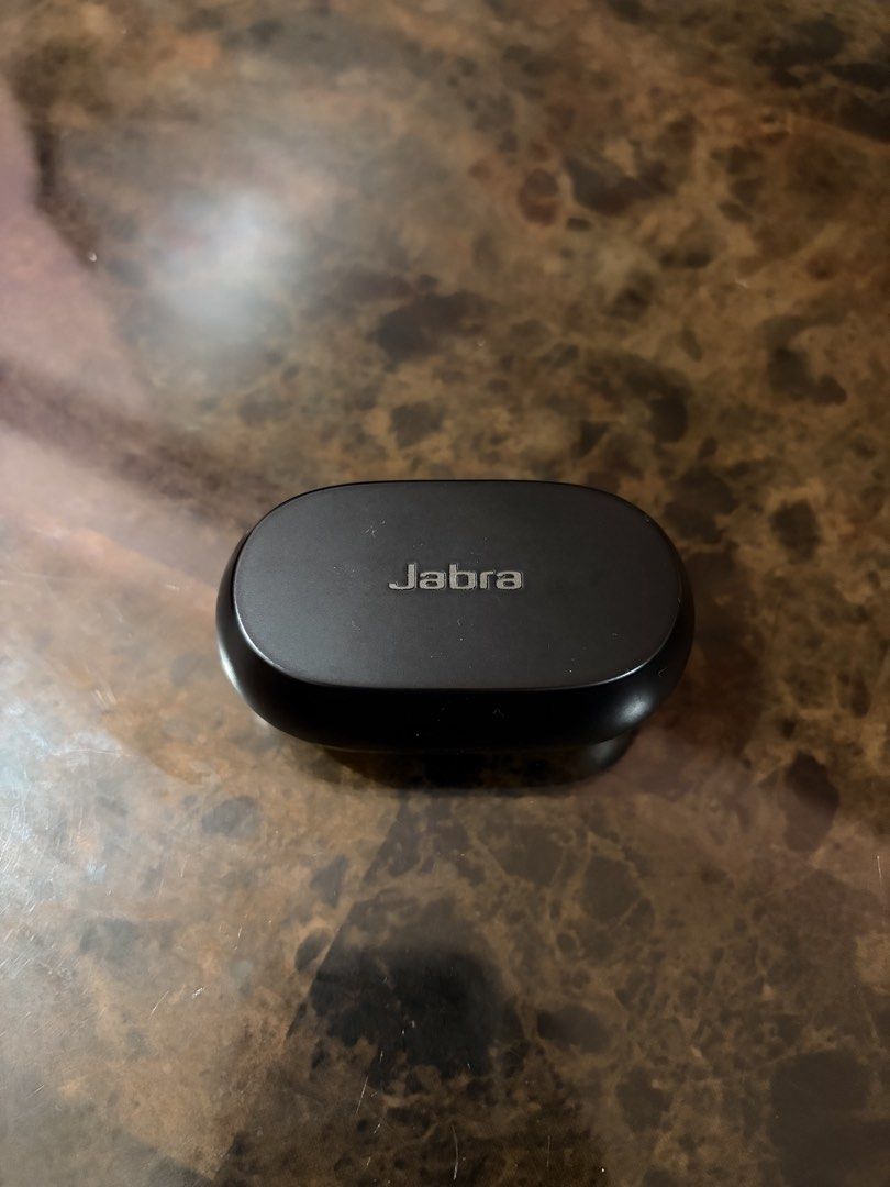 Jabra Elite 7 Pro charging case only (Category: Earphones) located in Dasmarinas. Submitted by markusi22 (Listing ID 1428276186, Image 2). Description: .