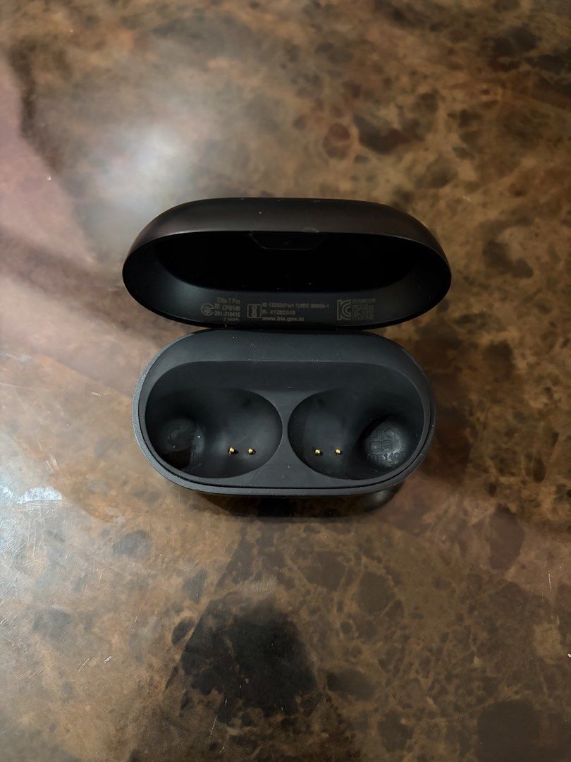 Jabra Elite 7 Pro charging case only (Category: Earphones) located in Dasmarinas. Submitted by markusi22 (Listing ID 1428276186, Image 1). Description: .