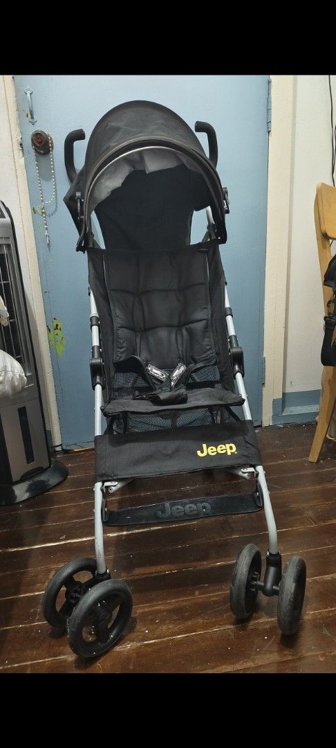 Jeep Stroller (Category: Strollers) located in Quezon City. Submitted by kat3n (Listing ID 1428357378, Image 2). Description: JEEP LIGHTWEIGHT UMBRELLA STROLLER ✅ Lightweight ✅ One-step fold/open ✅ 3-point harness ✅ Large canopy ✅ Materials: Mesh Fabroc and Alloy Steel Frame ✅ Ready to use ✅ Color: Black ✅ Suitable for babies up to 19kg .