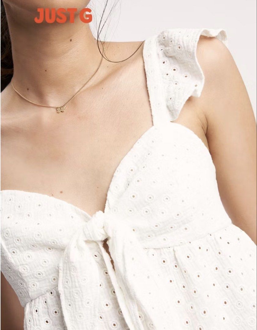 Just G White Eyelet Top (Category: Sleeveless) located in Manila. Submitted by daisydeclutters (Listing ID 1428341887, Image 2). Description: Just G white eyelet crop top. Only worn once cos it doesnt fit me right (I have quite a big chest 😅). Perfect for smaller boobies! Negotiable :).