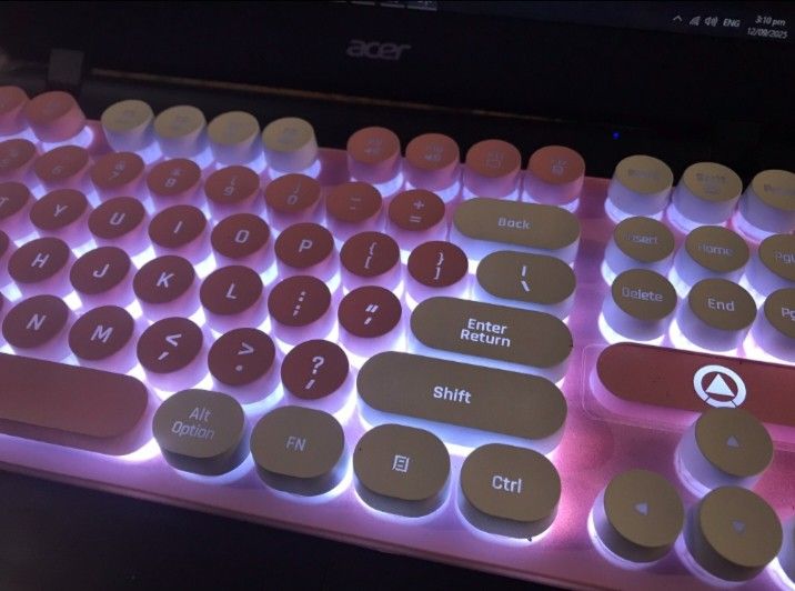K600 Mechanical Keyboard Pink and White (Category: Computer Keyboard) located in Caloocan City. Submitted by yuqui (Listing ID 1428381757, Image 2). Description: For sale K600 Pink & White Luminous Game Keyboard 🙂‍↕️ lightly used – all keys r still functioning, no defects! originally owned by a female *** not for sensitive buyer since the keyboard is quite dusty so manage your expectation :)).