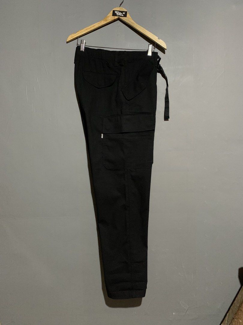 Levi's Black Cargo Pants (Category: Jeans) located in Cabuyao City. Submitted by rafhaelnyquist_3 (Listing ID 1428364550, Image 1). Description: LEVI’S STRAUSS & CO. CARGO PANTS WIDTH 32-34” LENGTH 41” SEVEN POCKET 10/10 COLOR RATE BRAND NEW CONDITION NO ISSUES CABUYAO LAGUNA📍 2,500 PESOS ONLY 📩.