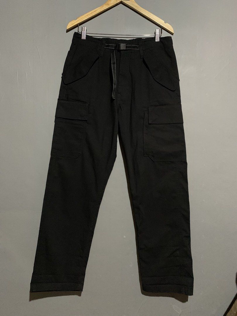 Levi's Black Cargo Pants (Category: Jeans) located in Cabuyao City. Submitted by rafhaelnyquist_3 (Listing ID 1428364550, Image 2). Description: LEVI’S STRAUSS & CO. CARGO PANTS WIDTH 32-34” LENGTH 41” SEVEN POCKET 10/10 COLOR RATE BRAND NEW CONDITION NO ISSUES CABUYAO LAGUNA📍 2,500 PESOS ONLY 📩.