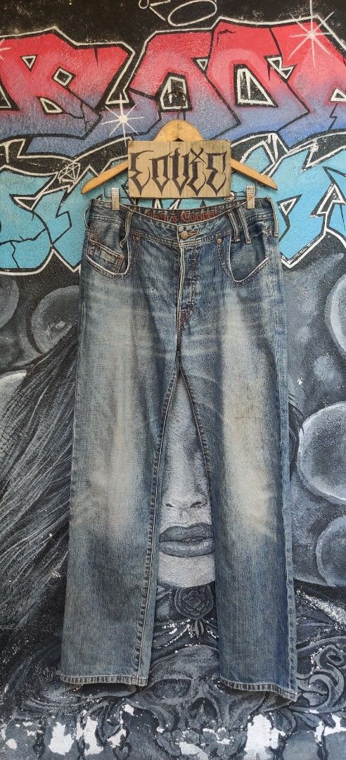 Levi's Copper Jeans W34 L32 (Category: Jeans) located in Bago City. Submitted by louielinco (Listing ID 1428302111, Image 1). Description: Any Takers📢 Want To Sell📢 📌 LEVIS COPPER Edition Denim Jeans Asymmetrical Hand Sewn Seams Copper Rivets👖 👉🏽 Authentic/Legit 💯 👉🏾Color May Vary Due To Lighting 💡 👉🏾Condition: Good Condition ✅ 👉🏾Color Rate:9/10 ✅ 👉🏽 Price 1500 Free Shipping 🛫 👉🏾Size Details: Actual Dimes By Tape Measure •Waist