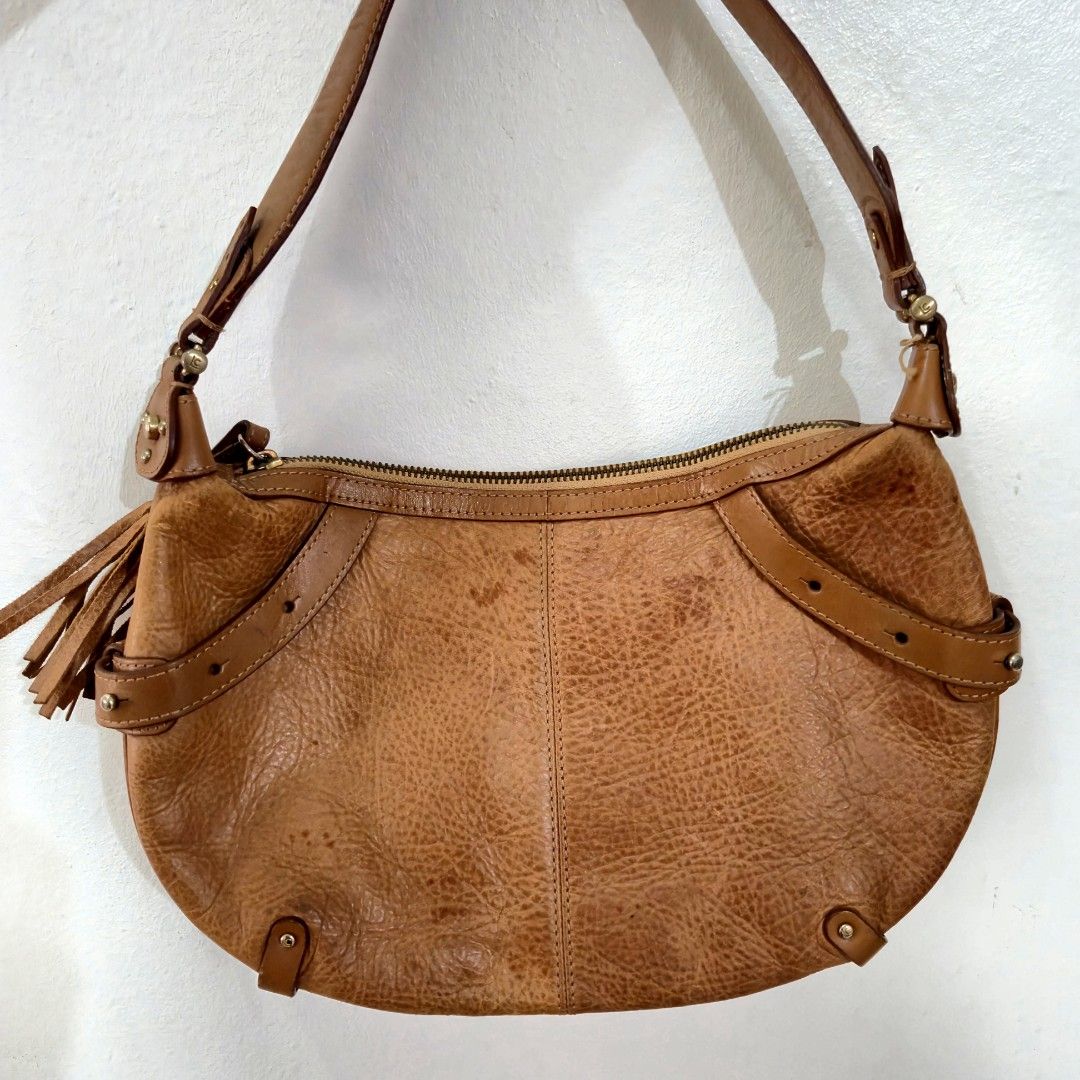 Liz Claiborne Brown Leather Shoulder Bag (Category: Shoulder Bags) located in Quezon City. Submitted by pammuwu (Listing ID 1428309747, Image 2). Description: .