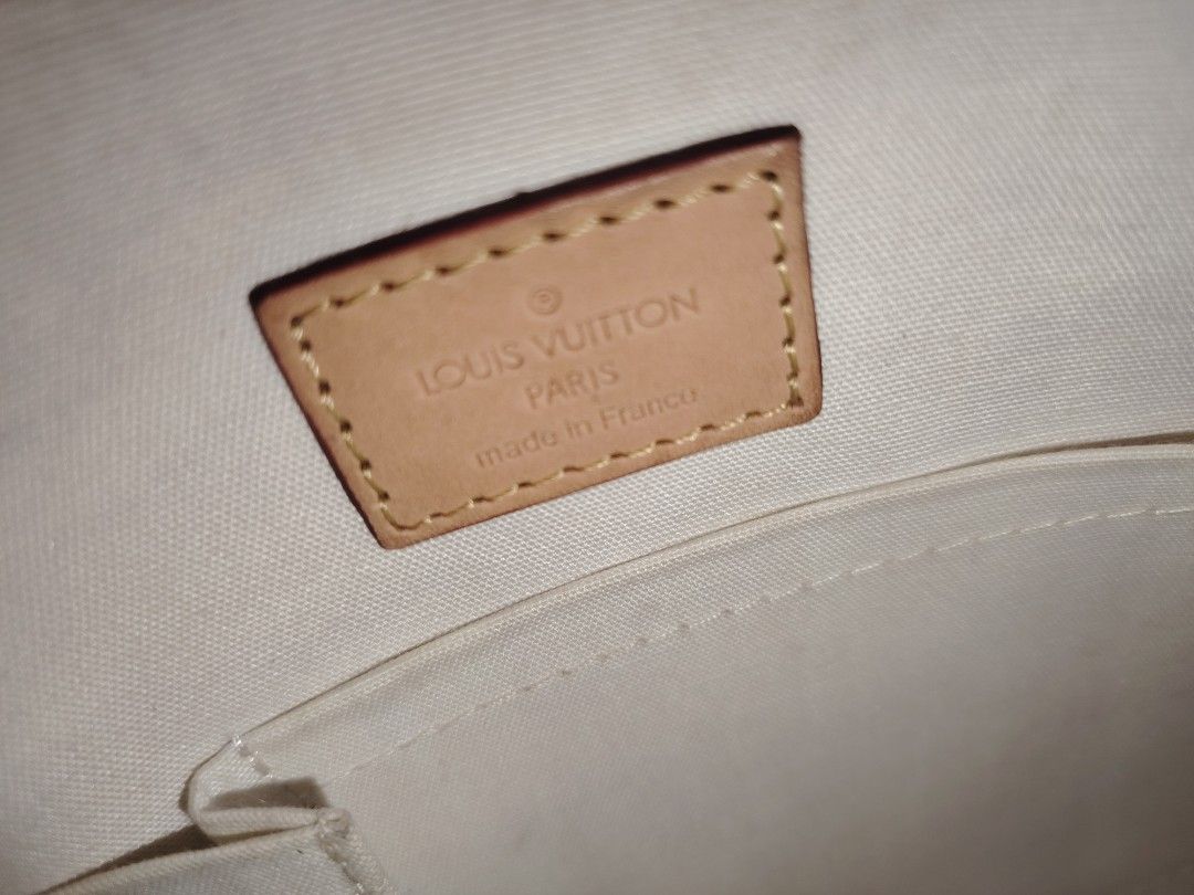 Louise vitton (Category: Luxury Bags & Wallets) located in Bulacan. Submitted by jhefkheelo02163 (Listing ID 1428261397, Image 3). Description: Alma type Louis vitton Coded Patent leather Normal sign of usage no major flaw Please check all detialed pic.