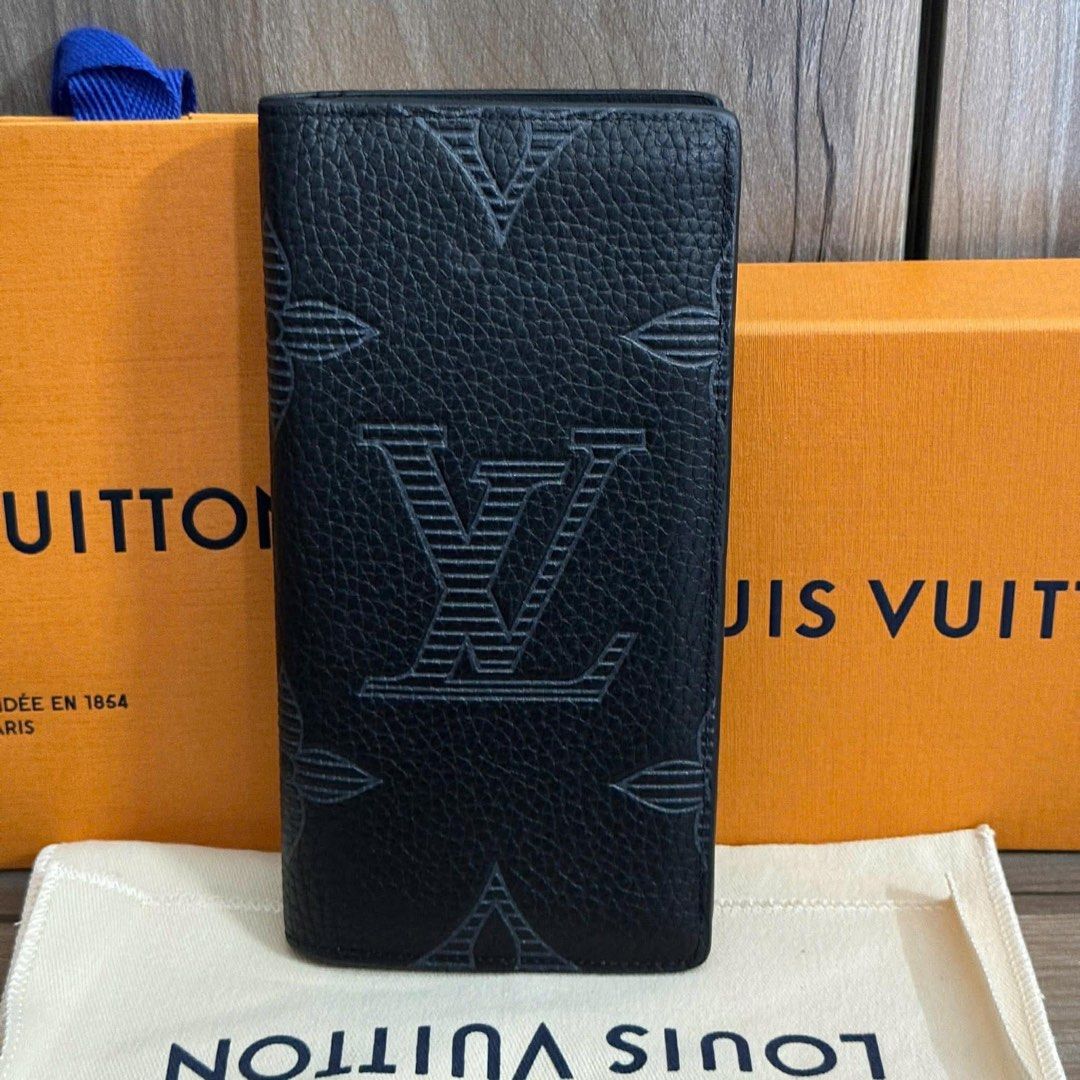 Lv wallet (Category: Wallets & Card Holders) located in Singapore. Submitted by jtng20 (Listing ID 1428401310, Image 2). Description: Brand new lv long wallet Full box Authentic 100% Kept for collecting only Bought retail for 1.7k.