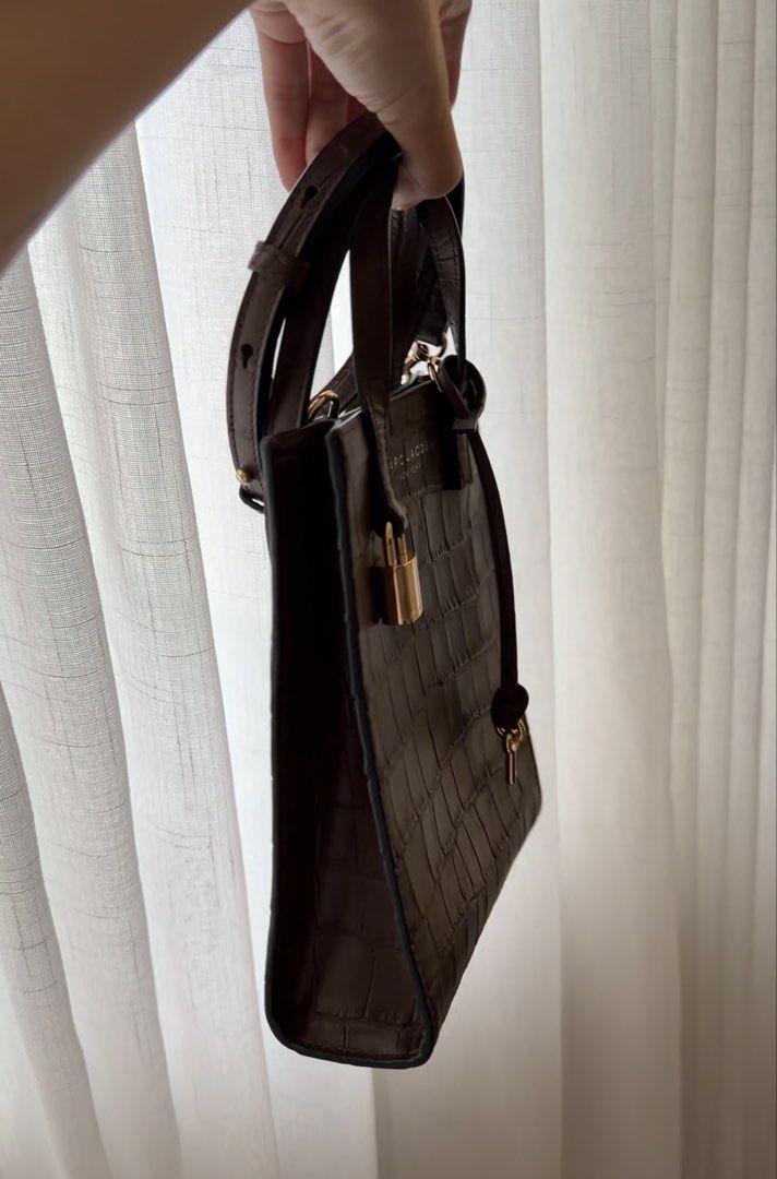 Marc Jacobs The Mini Tote Bag (Category: Luxury Bags & Wallets) located in Quezon City. Submitted by closetpurgebyw (Listing ID 1428272183, Image 2). Description: Selling this bag because I have too many already 😅 This was an impulse buy and has only been used once or twice. Still in great condition!.