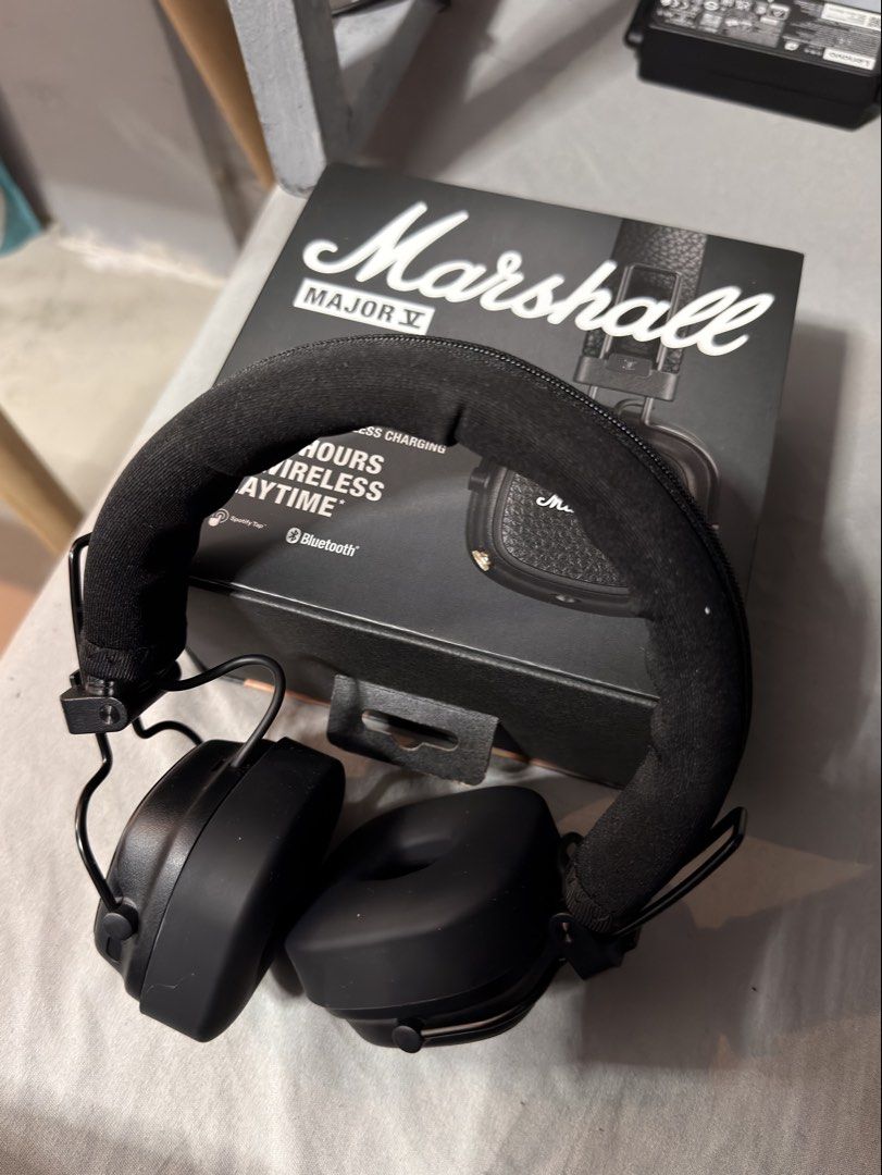 Marshall Major V Bluetooth Headphones (Category: Headphones & Headsets) located in Taguig. Submitted by rare.liya1234 (Listing ID 1428357950, Image 1). Description: Reason for selling: decided to buy airpods .