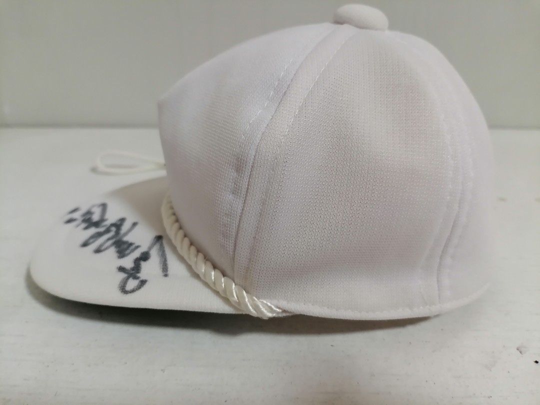 MAXFLI COLLECTIBLE Mini Cap with Signature (Unknown ) (Category: Golf) located in San Mateo. Submitted by arrowscrap_delight (Listing ID 1428420092, Image 3). Description: MAXFLI COLLECTIBLE Mini Cap with Signature (Unknown) Verygood Condition Japan YKK Zipper Actual Size ,please see last photo No Issues 300 + SF.