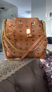 (Category: ) located in . Submitted by queen.catz (Listing ID 1428339096, Image 1). Description: .