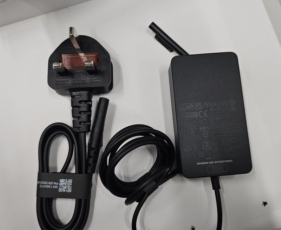 Microsoft Surface Pro Charger Adapter 39W409591824736604160