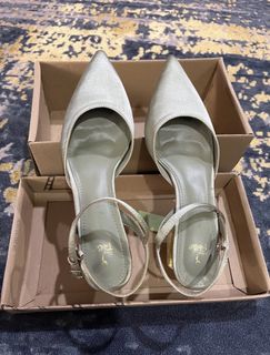 (Category: ) located in . Submitted by ecahcloset (Listing ID 1428380875, Image 1). Description: .